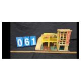 VINTAGE FISHER PRICE CAR GARAGE