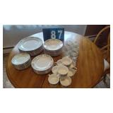 GIBSON CHRISMAS DISH SET