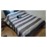FULL SIZE COMPLETE BED & BEDDING