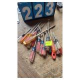 GROUP LOT OF VARIOUS SCREW DRIVERS