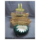 Nice lot of Baskets & Ceramic Centerpiece