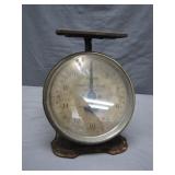 Vintage Universal Lander, Frary & Clark Scale