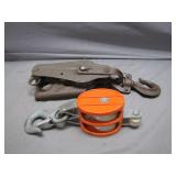 2 pulleys 1- plastic and 1- metal