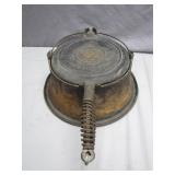 Wagner Ware 1925 Cast Iron Waffle Iron