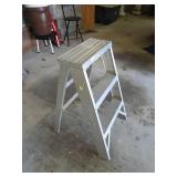 Aluminum Step Ladder, 2-Step Design