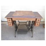 Singer Sewing Machine With Treadle Table