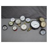Vintage-Looking Pressure Gauges Set
