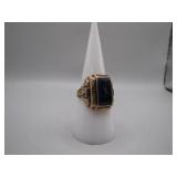 10kt Gold Ring, Size 8 With Unique Design