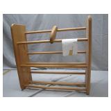 Wood CD Rack With Rod Design
