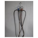Dual-Gauge Refrigerant Manifold With Hoses