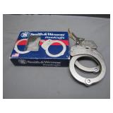 Smith & Wesson M100-1 Handcuffs With Box
