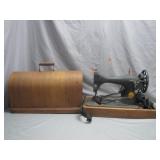 Singer Sewing Machine With Wooden Case