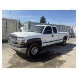 2001 Chevy Silverado 2500 - NEEDS REPAIR