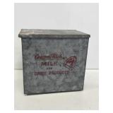 Creami-Rich Dairy Lift Top Porch Box