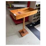 24ï¿½ Wooden Display Stand
