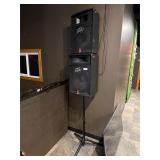 2 Peavey Speakers on Stand