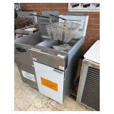 New! Black Diamond 40lbs Nat Gas Fryer
