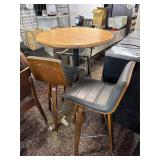 36ï¿½ High Top Table w/ 2 Bar Stools
