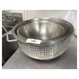 Assorted Mixing Bowls & Colander