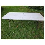 Folding table