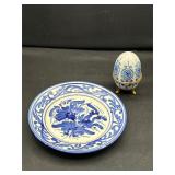 Blue & white egg ring box & chipped plate