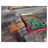 Vintage marx lumar front end  and army men
