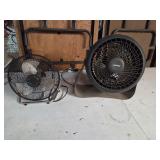 2 small table top fans working