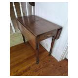 Drop leaf table