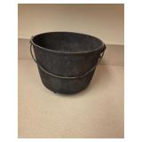 Cast iron 3 peg pot
