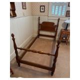 Vintage twin poster bed pineapple finials