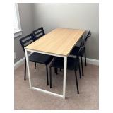 Table and 4 lightweight plastic chairs