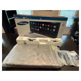 32ï¿½ Samsung smart tv like new in the box
