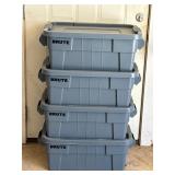 5 Rubbermaid Brute totes with lids