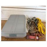 Tote w lid full of rope ratchet straps