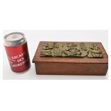 Coffret en teck, avec sculpture en malachite,