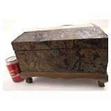 Petit coffre en bois, avec revêtement