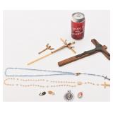 Lot religieux, dont crucifix en bronze et en