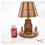 Lampe en bois sculpté, signée Berthier