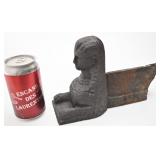 Ancien buste de sphinx, en métal moulé
