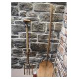 *Pelle en bois antique et fourche vintage