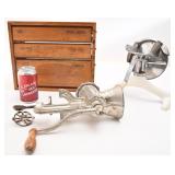 Anciens hachoirs et boîte en bois Baribocraft