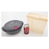 1 plat Tupperware et 1 Rubbermaid,