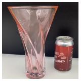 Vase en verre rose, hauteur : 9''