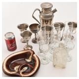 Coupes et pichet plaqués argent, verres