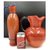2 vases / pichets en verre soufflé, dont Roumanie