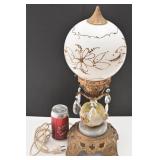 Lampe de table, en métal, verre, marbre et