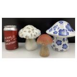 3 champignons en matières variées