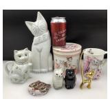 Lot d'objets thématique chats, dont théière