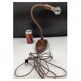 Ancienne lampe, en métal, fonctionnelle