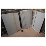 13 tablettes pour étagère, en métal, dont